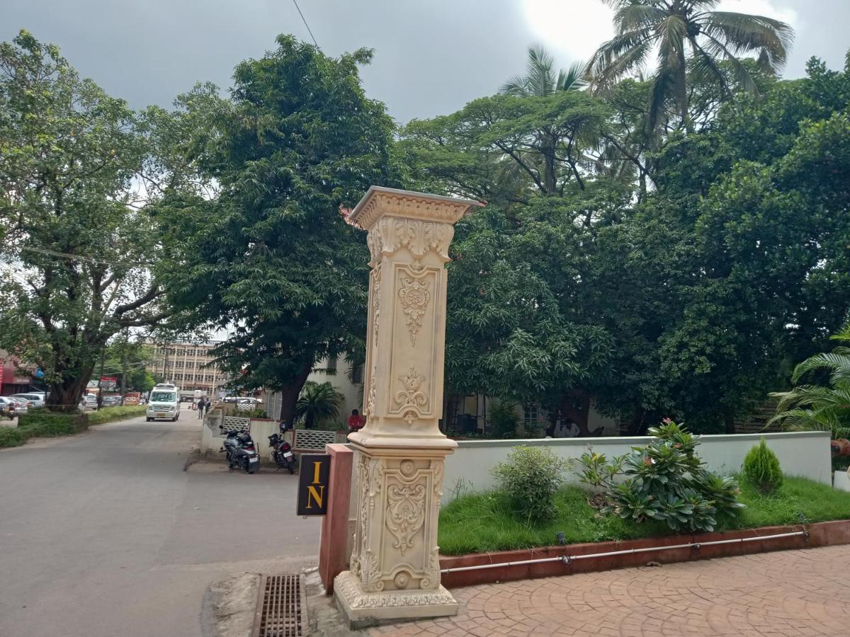 Hotel Madhuvan Serai Manipal Kültér fotó