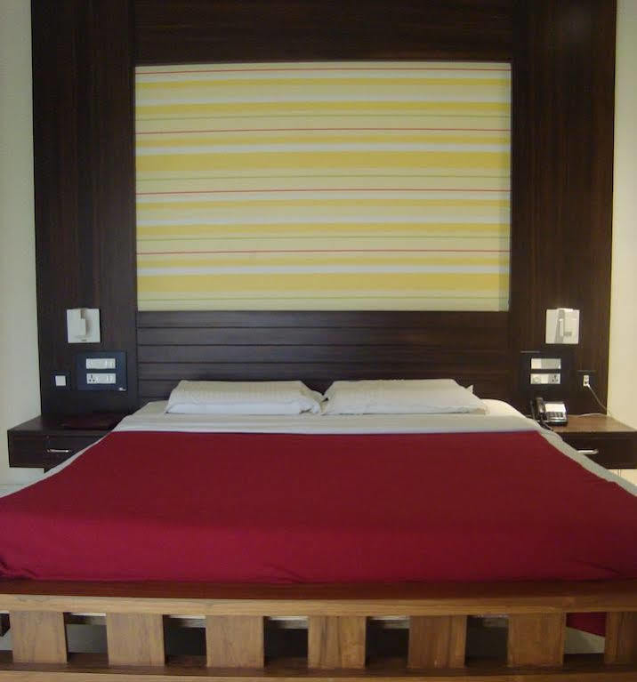 Hotel Madhuvan Serai Manipal Kültér fotó